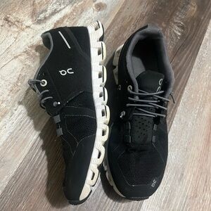 On Running Black and White Athletic Shoes with Cloud-Like Sole 7.5